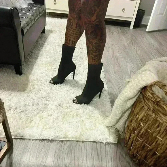 Steve Madden Kristi Peep Toe 3/4
Boot Stiletto - Picture 6 of 16